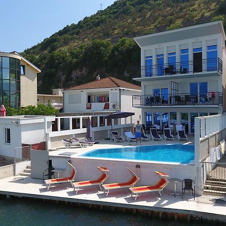 Apartments Riverside Herceg Novi Eksteriør billede